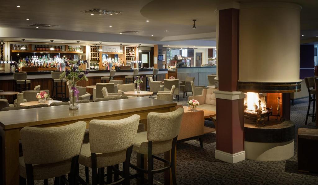 Delta Hotels By Marriott Warwick วอร์ริก ภายนอก รูปภาพ
