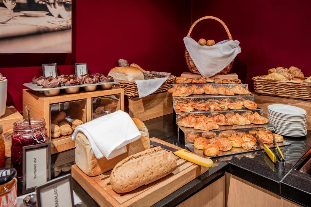 Delta Hotels By Marriott Warwick วอร์ริก ภายนอก รูปภาพ